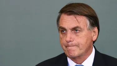 La complicada Navidad de Bolsonaro: el condenado a 27 años de cárcel será operado de 2 hernias este 25