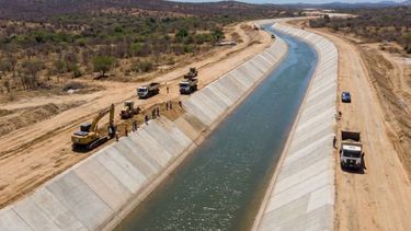 Ante la crisis climática y la sequía, Brasil y otros países apuestan por la ingeniería hídrica con ríos artificiales para asegurar el suministro de agua.