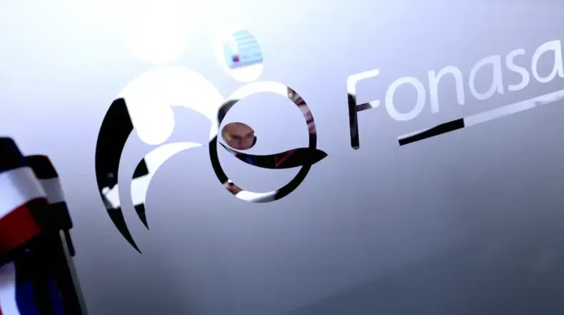 fonasa rechazo activar ley de urgencia por atencion previa en otra clinica suprema ordena cubrir 19 millones de deuda.webp