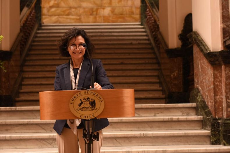ANDREA MUNOZ SUBROGANTE.jpg