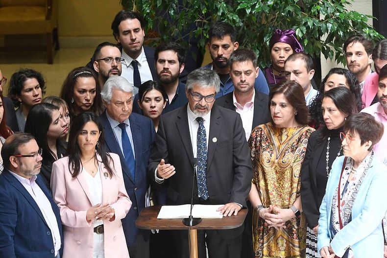 Mario Marcel tras el rechazo a la reforma tributaria.jpg