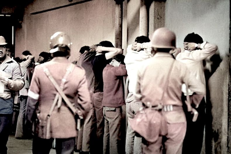 Estadio nacional en dictadura.jpeg