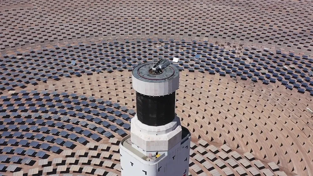 Avería causada por la sal deja fuera de servicio por dos años a pionera mega planta termosolar en Chile