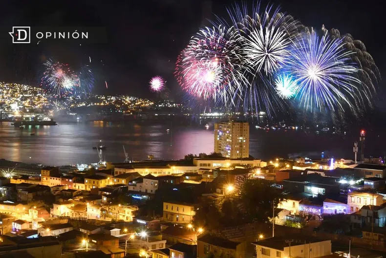 9542 fuegos artificiales en el mar en valparaiso.webp