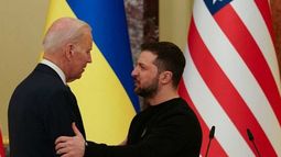Presidente de EE.UU., Joe Biden, llega a Ucrania y anuncia millones de dólares en ayuda militar