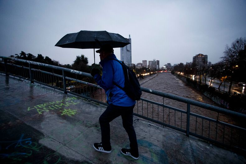 1 mill de clientes sin luz y 2 mil caidas de arboles en rm marcan nueva jornada de precipitaciones.jpg