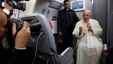 Papa Francisco se abre a una posible renuncia y dice que no sería una catástrofe