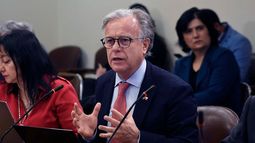 Radio Bio Bio acusa censura de ministro Santelices en cobertura de temática VIH: Se le olvida que es funcionario público