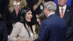 Ministra Ximena Lincolao es agredida en campus de la UACh: Registran en video el momento Ministra Ximena Lincolao es agredida en campus de la UACh: Registran en video el momento