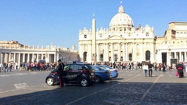 Ex director del banco del Vaticano es acusado de malversación y lavado de dinero