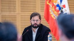 Boric en China: Reunión con primer ministro, ofrenda floral e inversión de US$230 millones