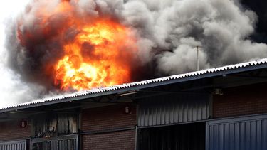 Incendio en Pudahuel: cuatro muertos y bodega de Cooperativa de Carabineros afectada