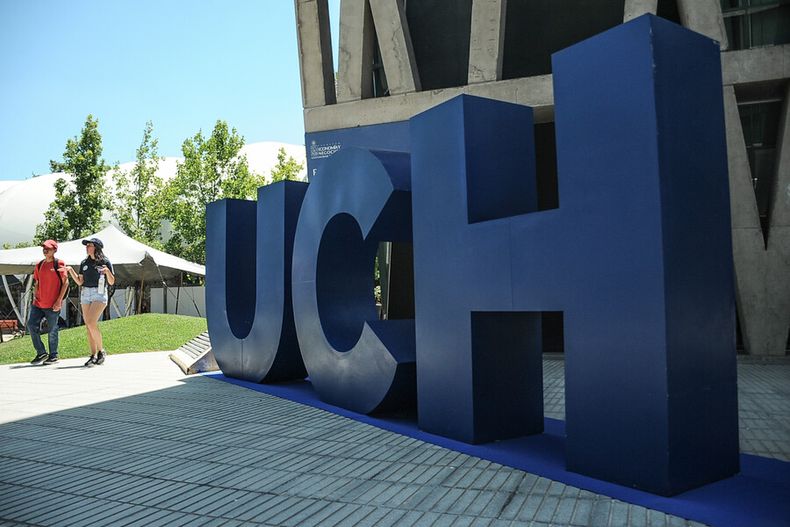 quedo paraplejica por caida en acto escolar en universidad  u. de chile pagara mil millones a padres.jpg