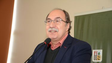 Julio Pinto, Premio Nacional de Historia: “Tal vez Baradit sí tenga algo que enseñarnos”