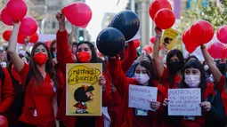 Matronas acusan menoscabo tras reforma del Minsal que las dejaría sin poder ejercer y anuncian movilización