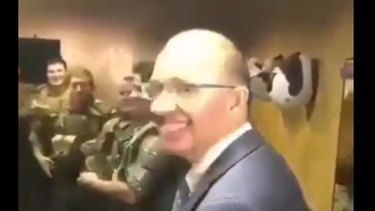 El Desconcierto | defensor aplaudido 1.png