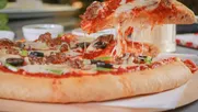 que pizzas prefieren los chilenos: los ingredientes tendencias y las 3 claves para una buena masa