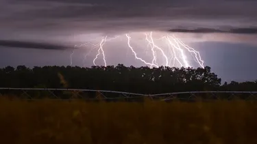 Lluvia en Santiago regresaría en los próximos días: Tras el calor intenso, baja segregada dejará tormentas eléctricas