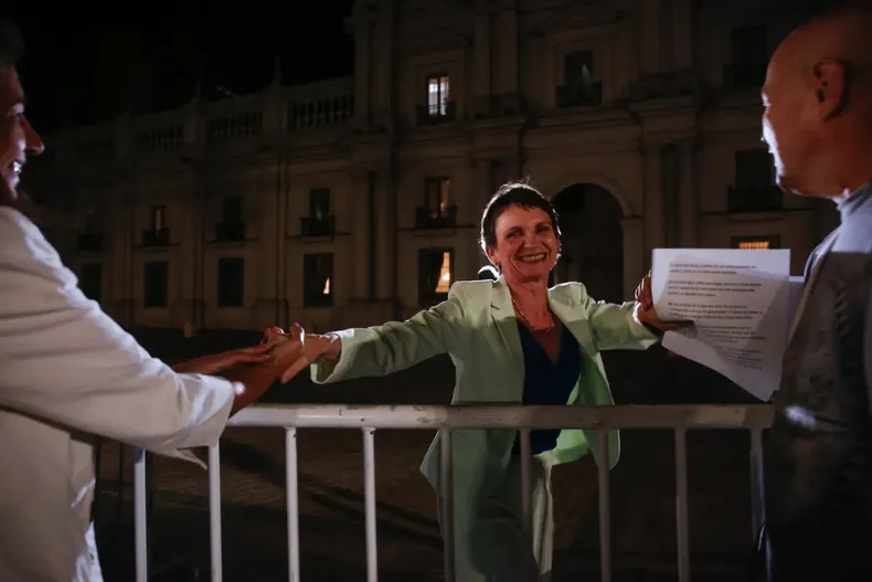 12376 carolina toha renuncia a interior.webp