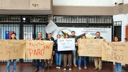 Funcionarios del Fosis en paro nacional: Apuntan a militante del PPD y piden su renuncia