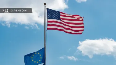 El Desconcierto | 11808 bandera de usa y de la union europea.webp