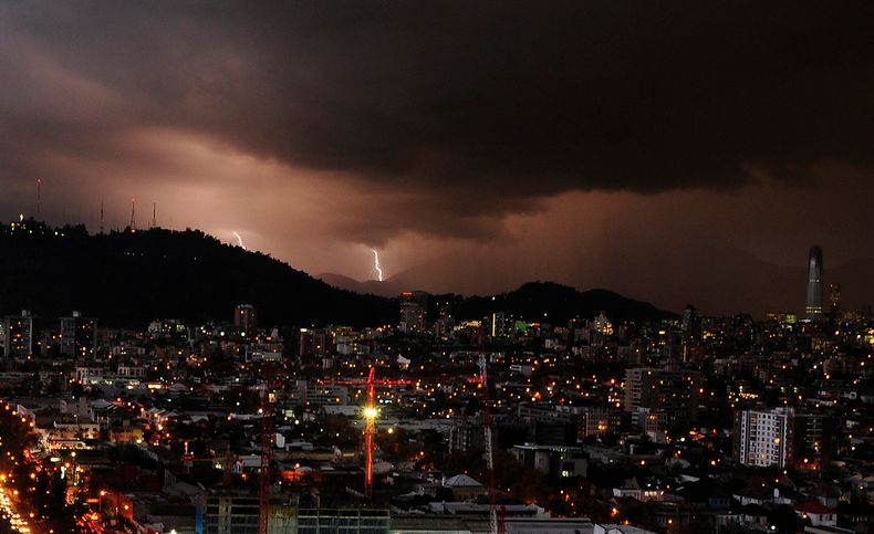 Posibles tormentas eléctricas para este jueves 13 de agosto en Santiago - Agencia Uno