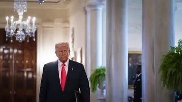 Trump pausa su guerra comercial con el mundo por 90 días, menos con China a la que sube arancel a 125%