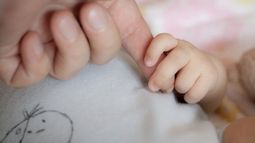 Bebe que nació bajo los escombros de terremoto ha sufrido tres intentos de secuestro