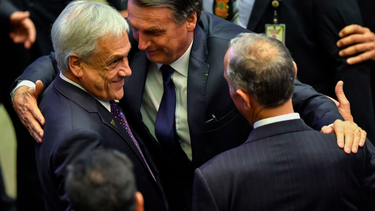 Gobierno pide que mujeres asistan con vestido corto a almuerzo con Bolsonaro