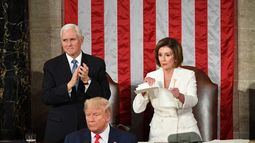 Nancy Pelosi rompió discurso de Trump frente al Congreso luego de que el presidente eludiera su saludo