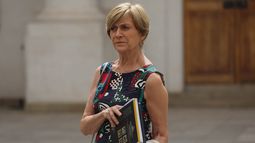 Sernameg desmiente a Matthei: Alcaldesa acusó que se quitó apoyo a programa en Providencia
