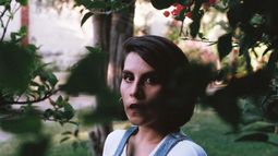 Luni & The Lovers habla sobre la violencia contra la mujer en su nueva canción Colegiala