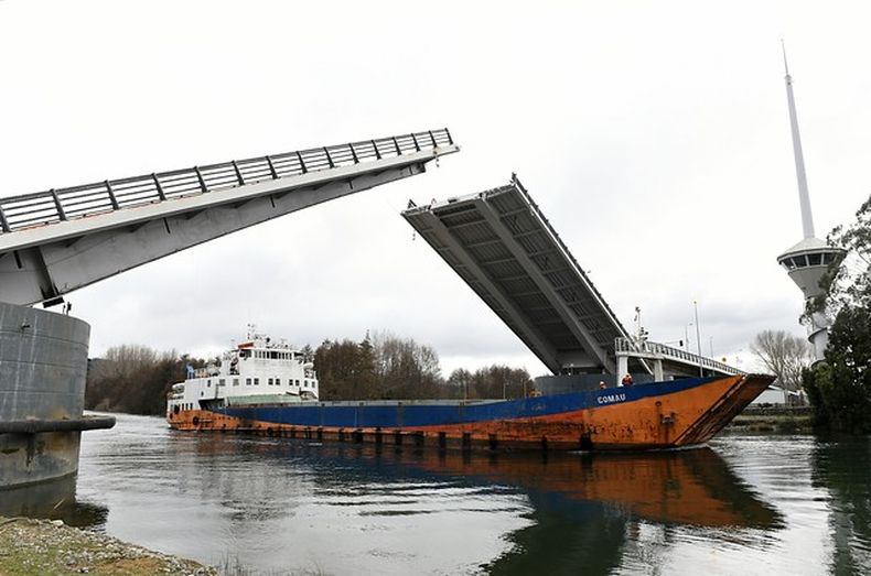 puente cau cau.jpg
