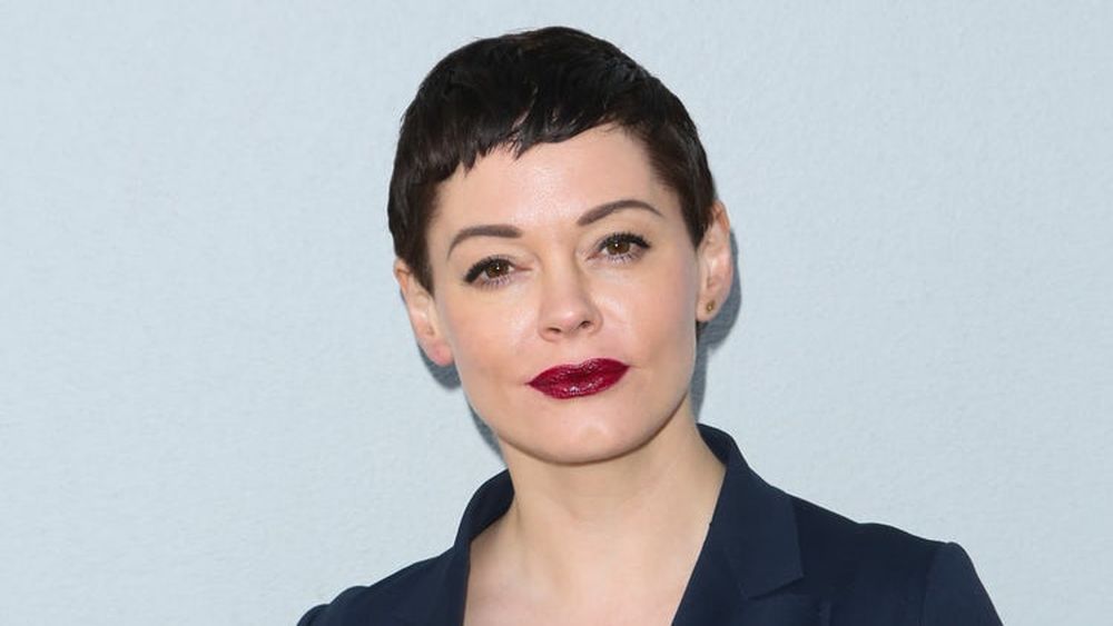 Rose McGowan acusa a Harvey Weinstein de intentar desvirtuar la obvia verdad al negar violación