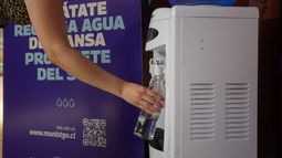 Refugios climáticos se consolidan como política anti calor: Instalan 10 nuevos puntos en Santiago