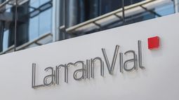 Lavado de activos por $1.700 millones: La querella que complica a LarrainVial