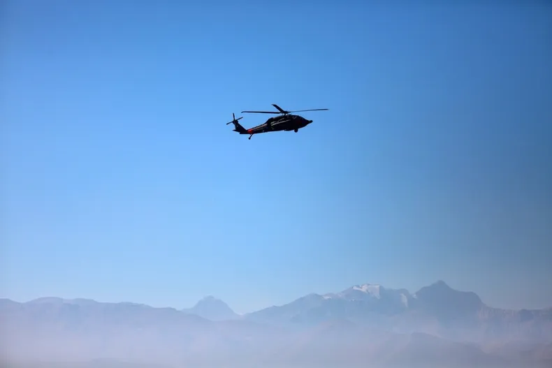 hallan helicoptero de la fach desaparecido en aysen tres personas estan con vida y una perdio la vida.webp