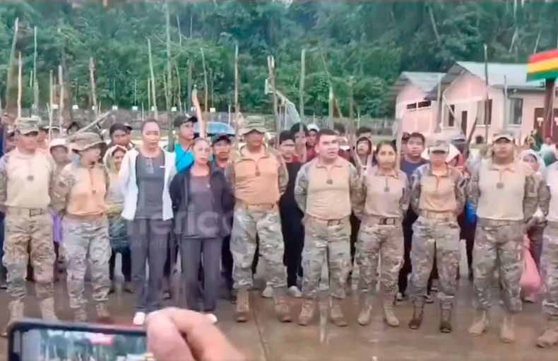 6748 bolivia rehenes.jpg