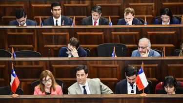 “Campañas de aprobación ilegítimas”: Surgen críticas a la derecha por videos del “A favor”