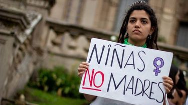 Tu hija puede morir: Madre de niña de 11 años embarazada tras violación contó cómo intentaron convencerla de no abortar