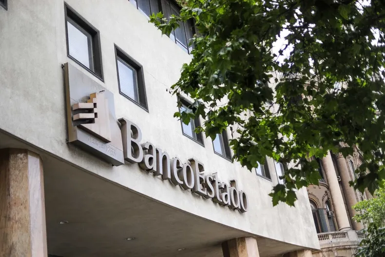 banco devolvio dinero a usuaria tras fraude y luego demando para recuperarlos corte rechaza accion por no existir culpa grave.webp