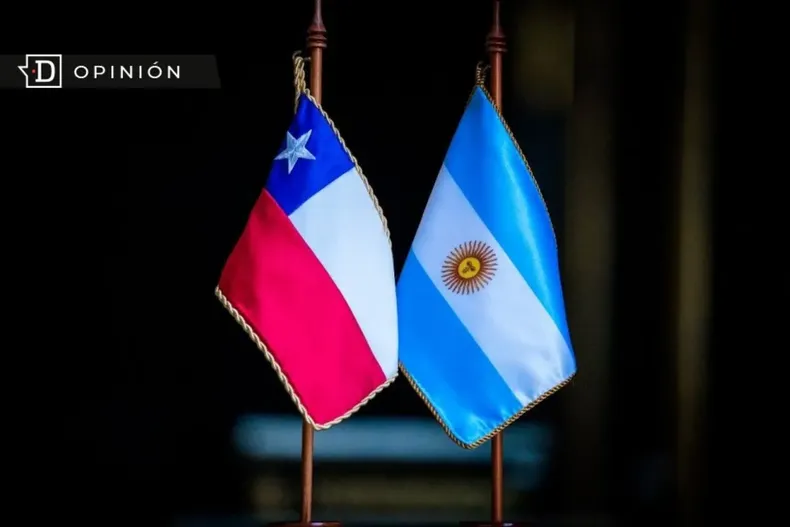 28137 banderas de chile y argentina.webp
