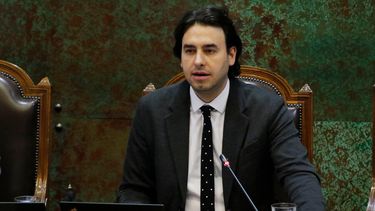 Citando a Gandhi: Vlado Mirosevic pone paños fríos a crisis entre gobierno y liberales