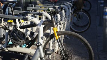 Gobierno anuncia que se podrá ingresar con bicicleta al Metro de Santiago