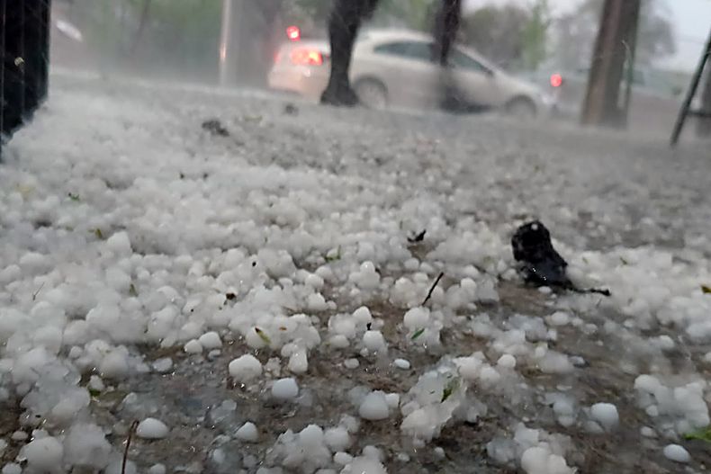 Granizos en Providencia, Santiago. Créditos: Agencia UNO.&nbsp;