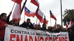 Trabajadores de ENAP paralizan funciones en plantas de Quintero y Concón: No somos responsables de las nubes tóxicas