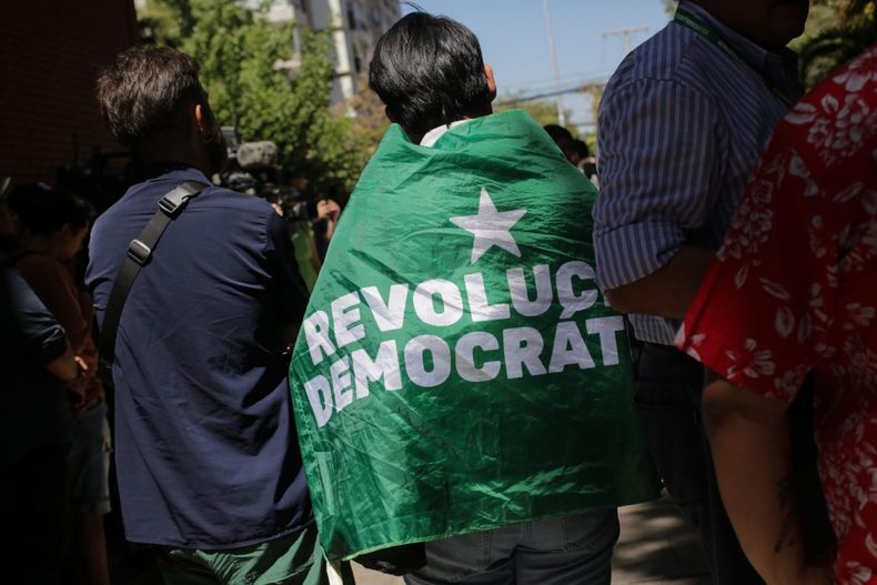 Revolucion Democratica Bandera scaled e1688995929667.jpg