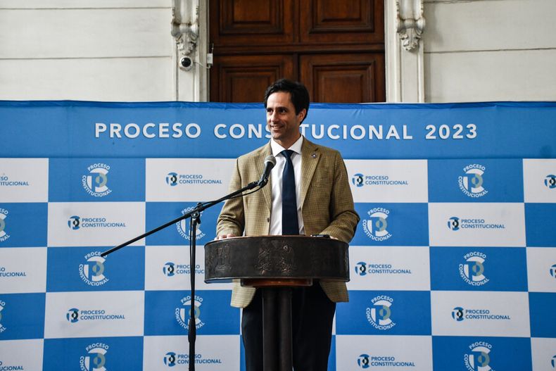 Jefe de bancada de republicanos consejero Luis Silva.jpg