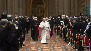 El Vaticano afirma que busca reabrir un debate no ideológico sobre el aborto