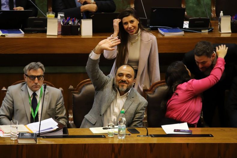 Ministro Avila celebrando rechazo de AC scaled e1689186266782.jpg